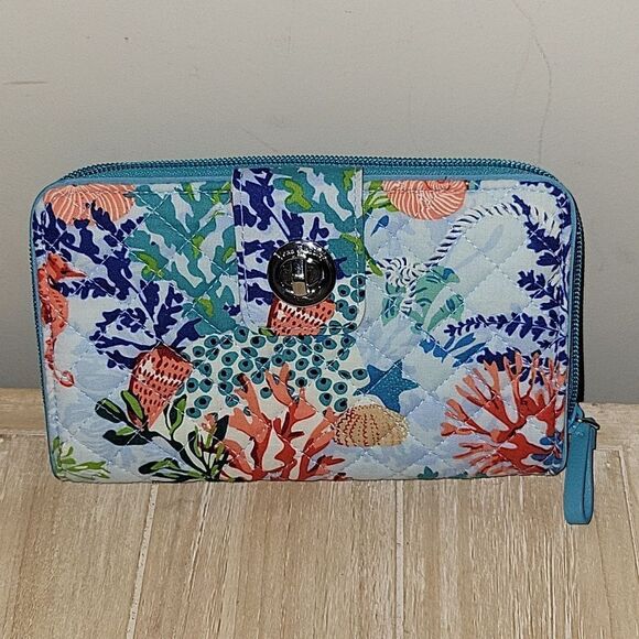 Vera Bradley RFID iconic turnkey Wallet in Shore Thing - Picture 1 of 9